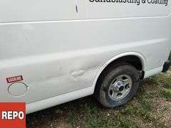 Non-Operable  2003  GMC  Savana  Cargo Van