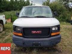 Non-Operable  2003  GMC  Savana  Cargo Van
