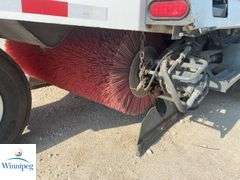2002  Elgin  Pelican Series P  Elgin Sweeper CO.     Pelican Series P  Street Sweeper