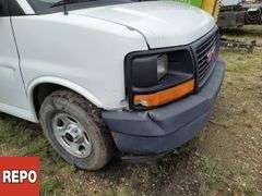 Non-Operable  2003  GMC  Savana  Cargo Van