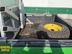 John Deere  825E