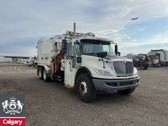 2018  International  WorkStar 7400  T/A  Refuse Truck