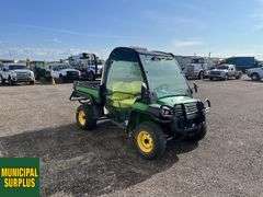 John Deere  825E