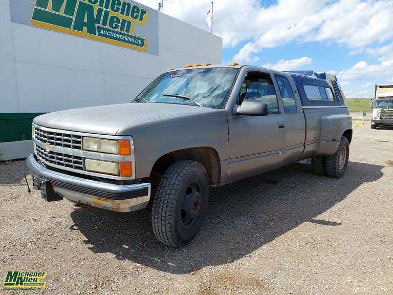 1992  Chevrolet  C/K 3500 Series  2dr C3500 Extended Cab DRW w/Canopy