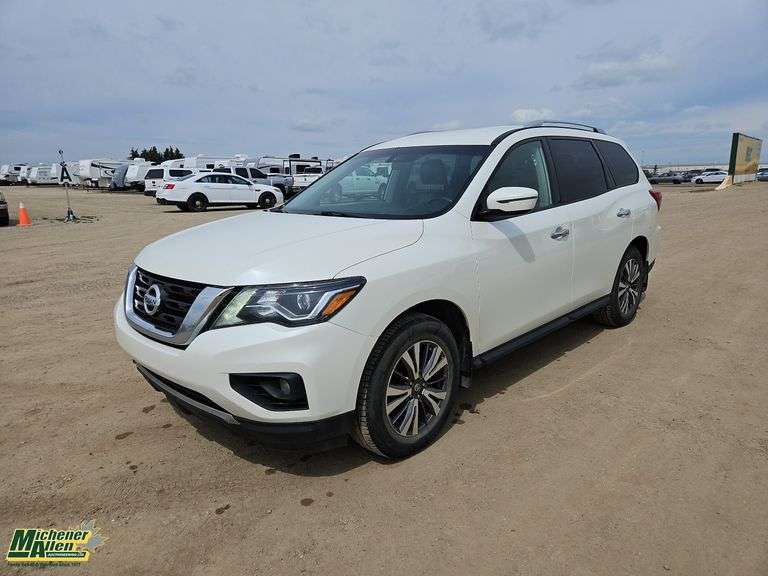 2019  Nissan  Pathfinder  4x4 SV 4dr SUV