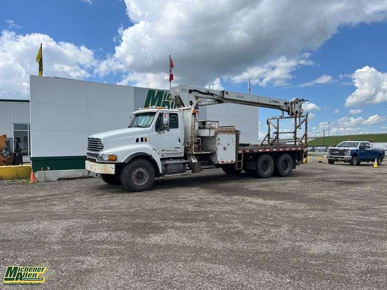 2005  Sterling  LT9500 Series  T/A  Crane Truck