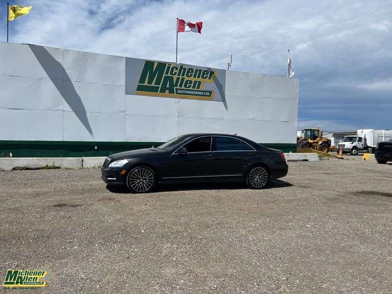 2011  Mercedes-Benz  S-Class  S-550 4Matic 4 Door