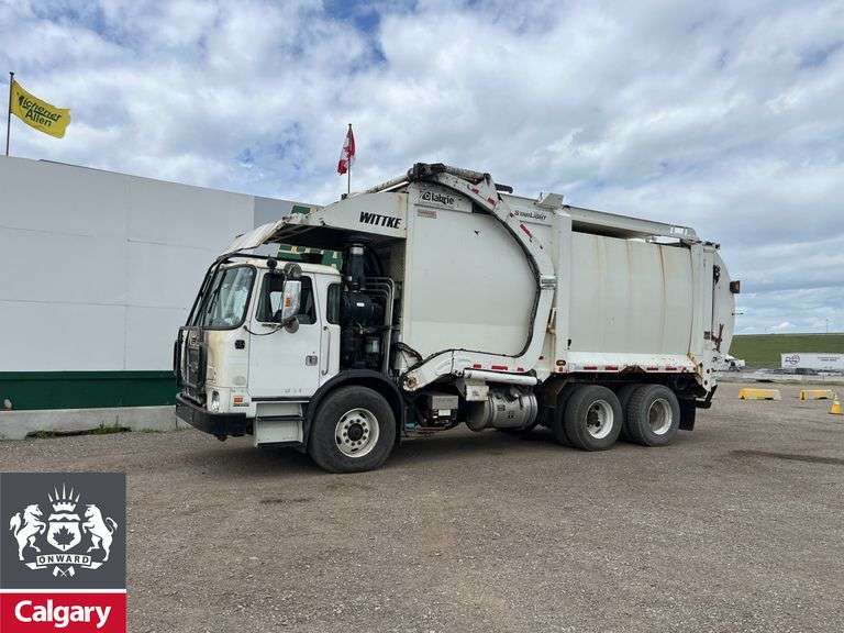 2015  Autocar  Xpeditor  T/A  Refuse Truck