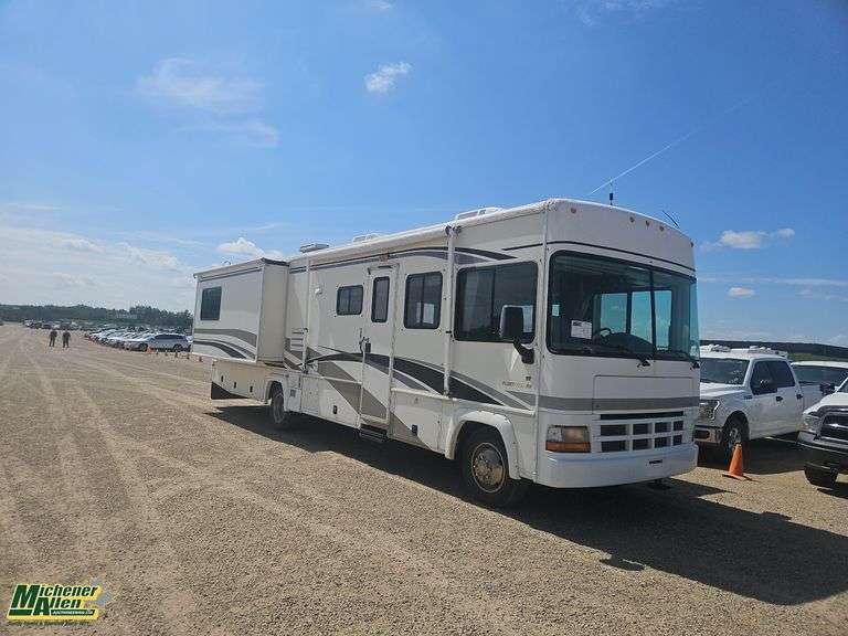 2001  Ford  Fleetwood RV 33R  Class A V10 Triton  56229  MI