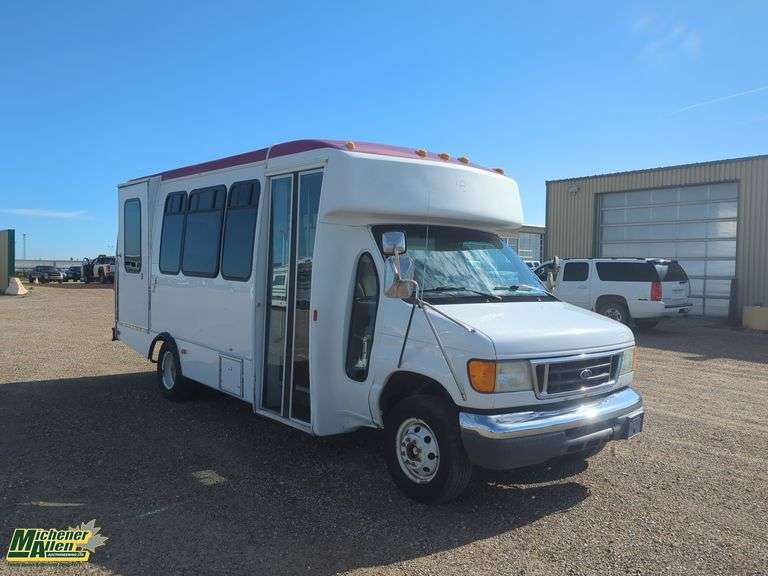 2005  Ford  E-Series E-350  S/A  10  Passenger  Bus