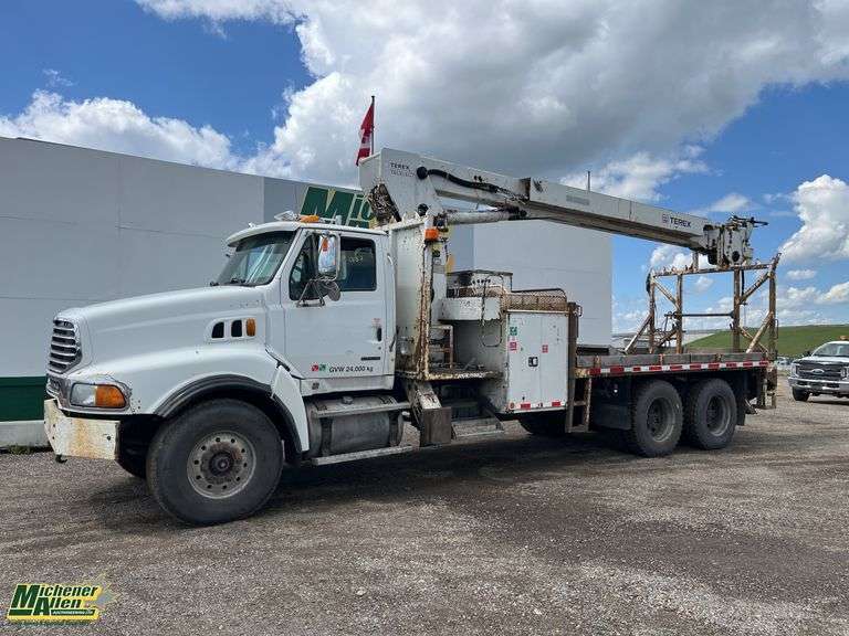 2005  Sterling  LT9500 Series  T/A  Crane Truck