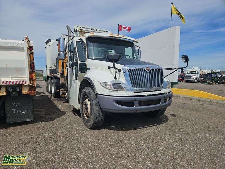 Non-Operable  2015  International  WorkStar 7400  T/A  Refuse Truck
