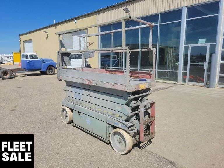 Skyjack  SJ 3226  500  LBS  Scissor Lift