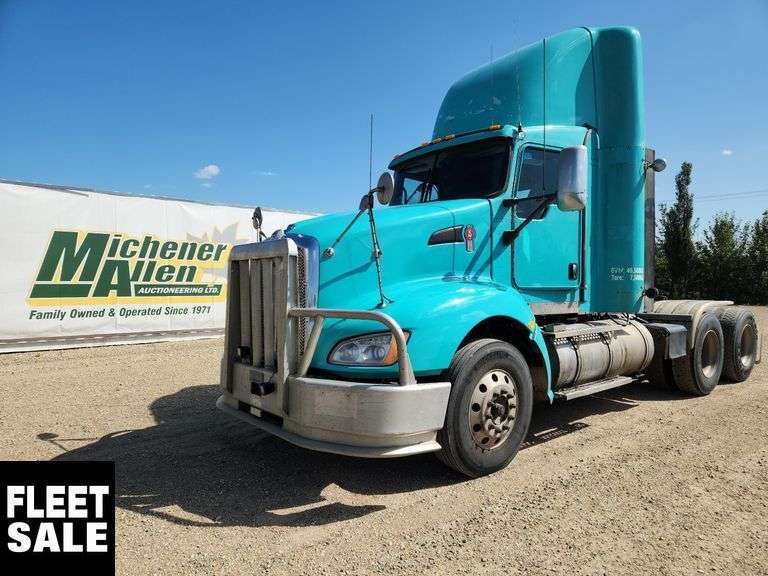 2014  Kenworth  T660  T/A  Day Cab Tractor