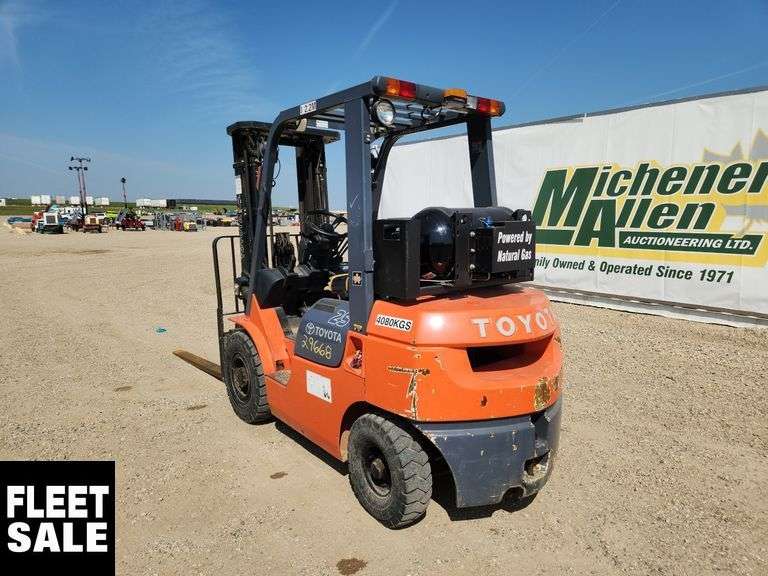 Toyota  7FGU25  3750  LBS  Forklift