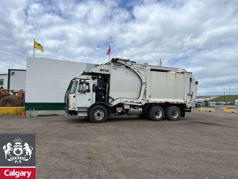 2015  Autocar  Xpeditor  T/A  Refuse Truck