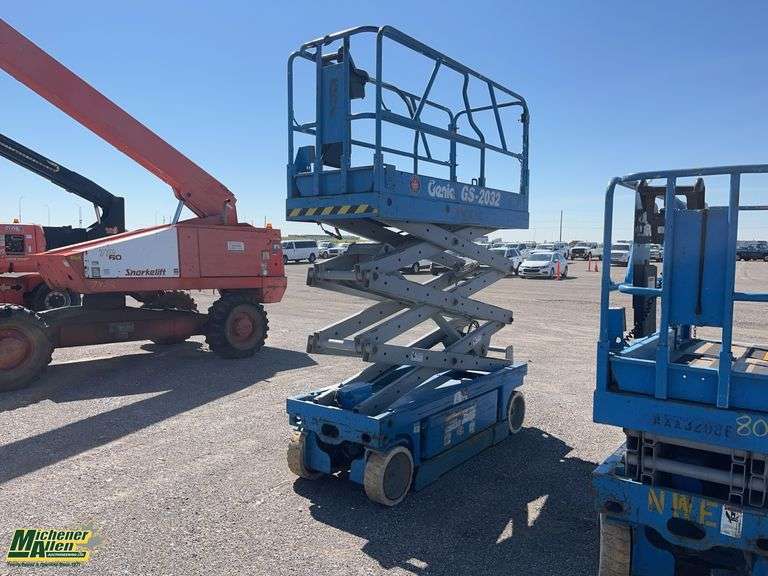 1998  Genie  GS8032  800  LBS  Scissor Lift