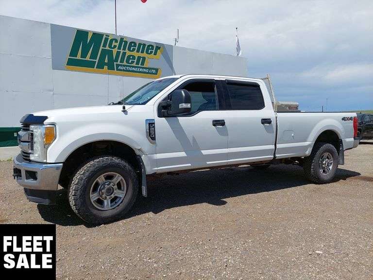 2017  Ford  F-250 Super Duty  4x4 4dr Crew Cab