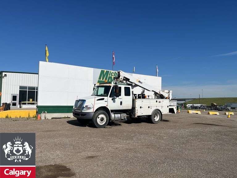 2013  International  DuraStar 4300  S/A  Bucket Truck