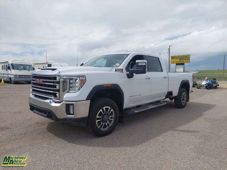 2022  GMC  Sierra 3500HD  4x4 SLT 4dr Crew Cab SB SRW Diesel