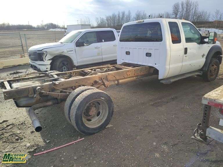 Non-Operable  2013  Ford  F-550 Super Duty 4x4  S/A  Cab & Chassis