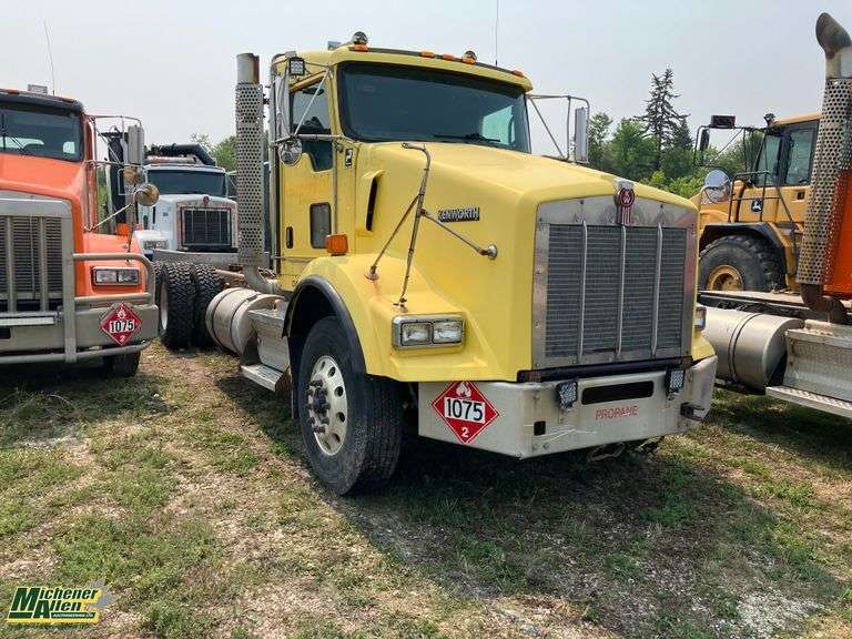 Non-Operable  2010  Kenworth  T800  T/A  Cab & Chassis