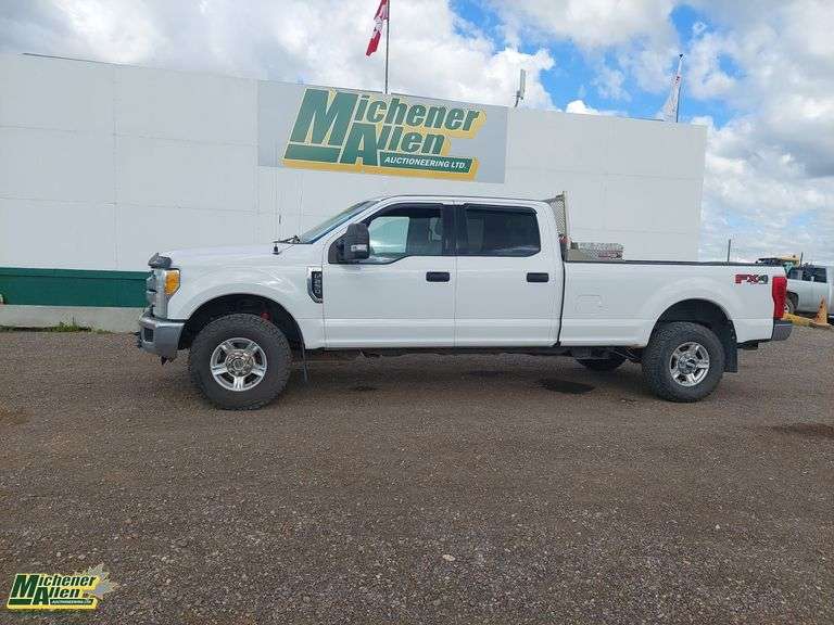 2017  Ford  F-250 Super Duty  4x4 XL 4dr Crew Cab 6.8 ft. SB