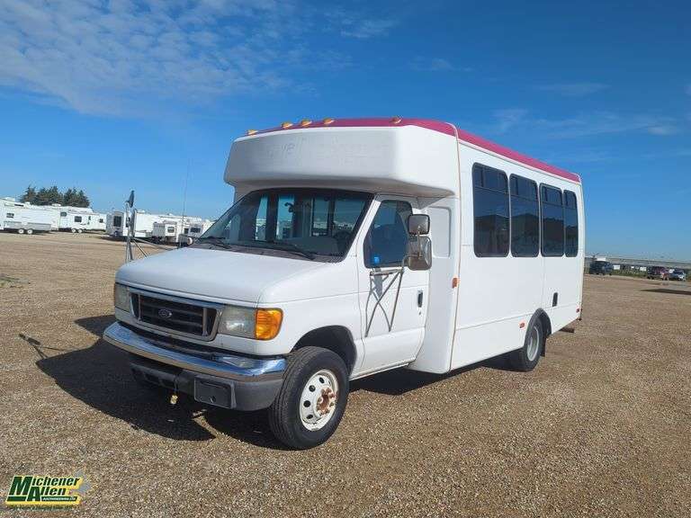 2005  Ford  E-Series E-350  S/A  10  Passenger  Bus