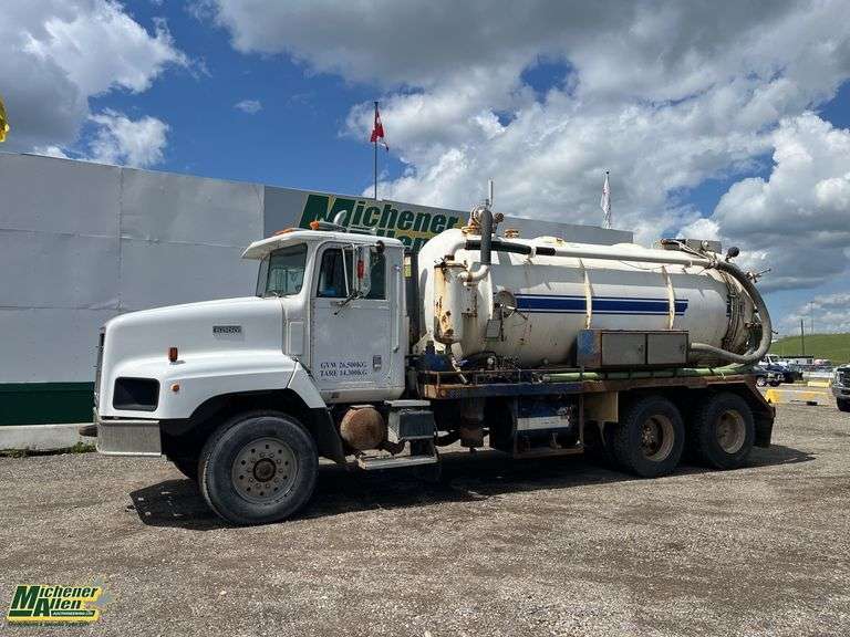 1997  International  5070  T/A  Vac Truck