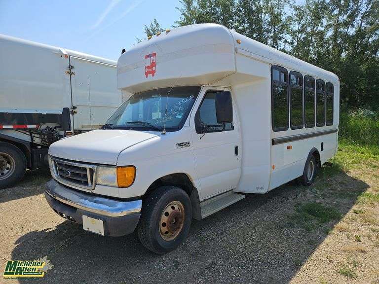Non-Operable  2005  Ford  E-450  S/A  Passenger  Bus