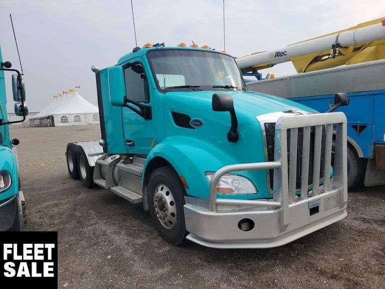 Non-Operable  2018  Peterbilt  .  T/A  Day Cab Tractor