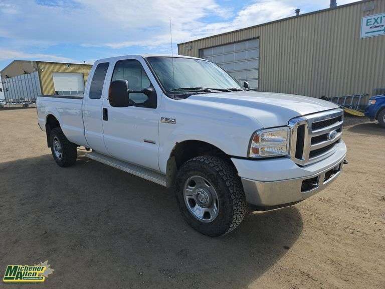 2007  Ford  F-350 Super Duty  XLT 4dr SuperCab 4WD LB