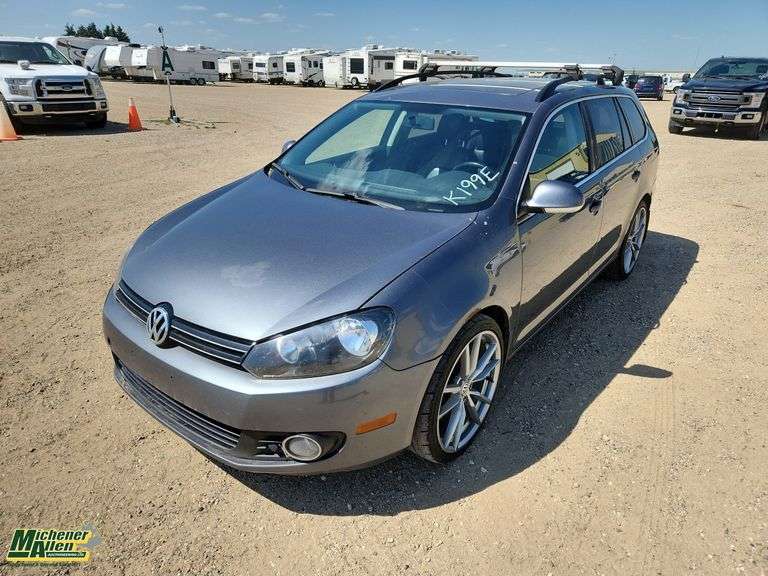 2014  Volkswagen  Jetta  SportWagen TDI 4dr Wagon 6A w/Sunroof and Navigation