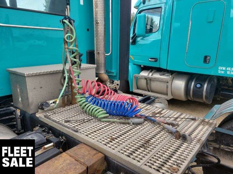 Non-Operable  2018  Peterbilt  579  T/A  Day Cab Tractor
