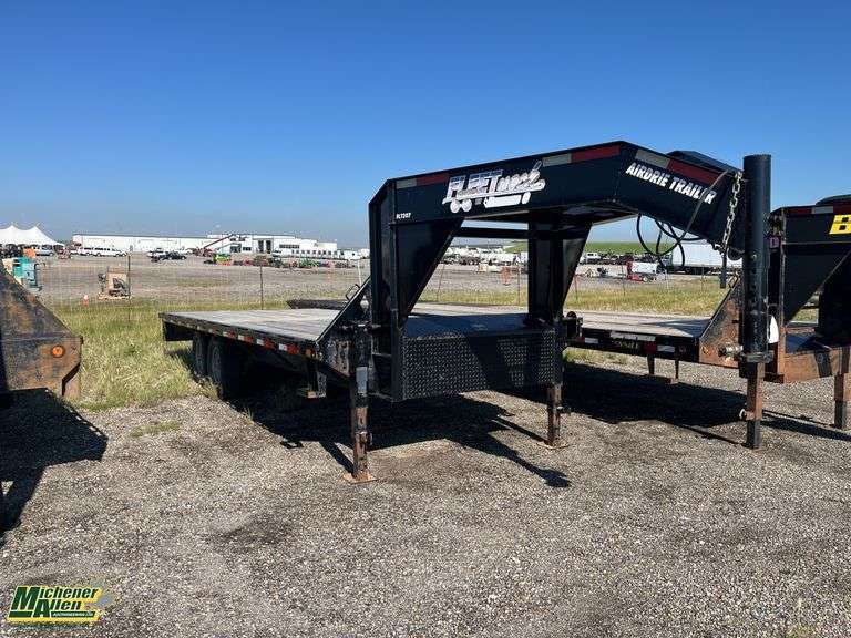 2014  Diamond C  T/A  20  Gooseneck Equipment Trailer