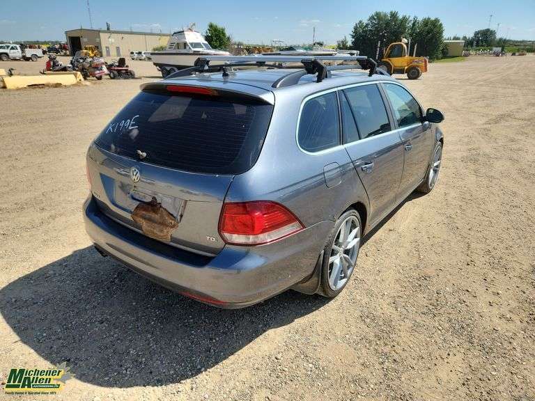 2014  Volkswagen  Jetta  SportWagen TDI 4dr Wagon 6A w/Sunroof and Navigation