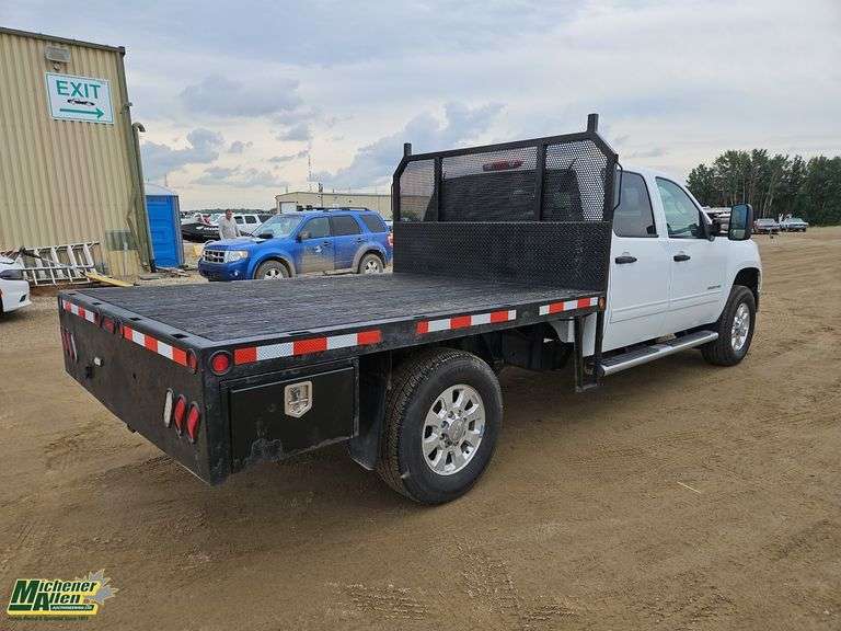 2014  GMC  Sierra 3500HD 4X4  S/A  Deck Truck