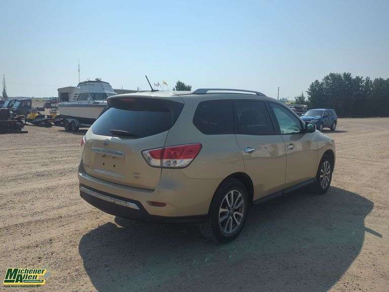 2013  Nissan  Pathfinder  4WD SV 4dr SUV