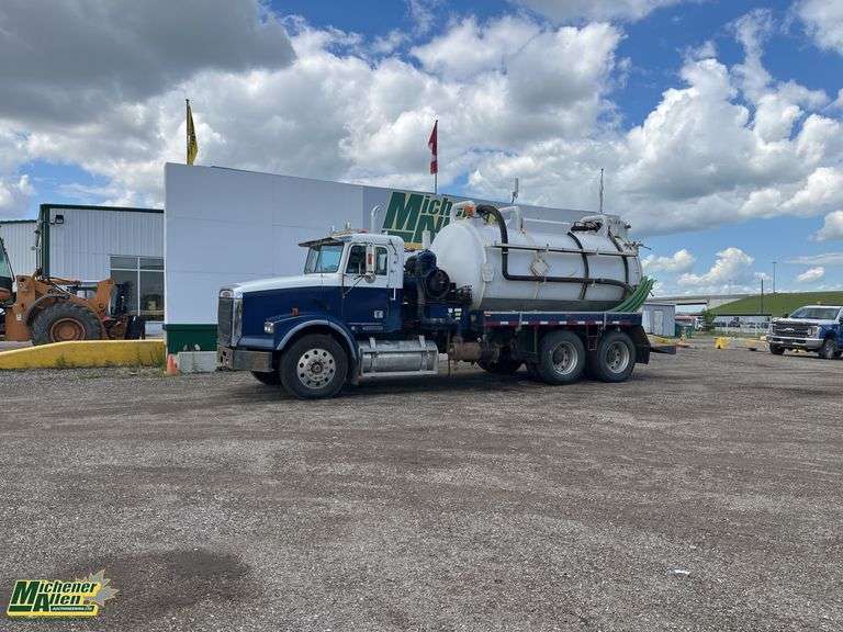1994  Freightliner  FLD112 SD  T/A  Vac Truck