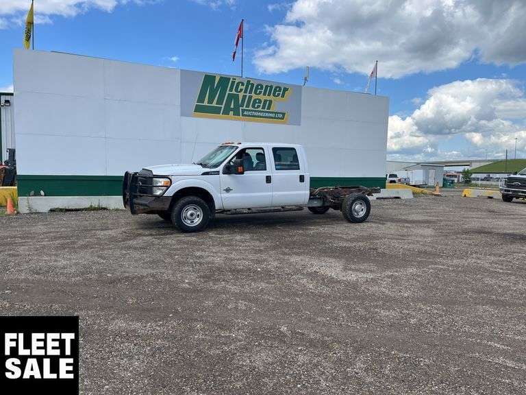 2013  Ford  F-350 Super Duty 4X4  Single Rear Wheel  Cab & Chassis