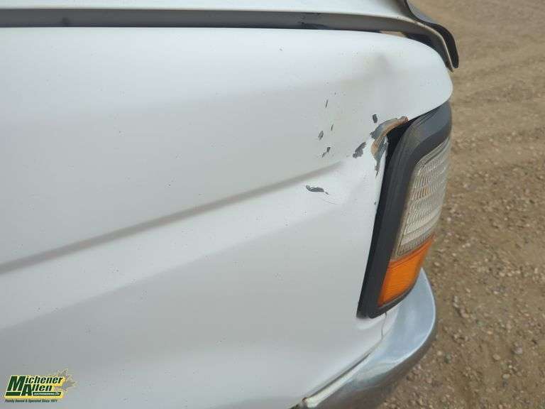 Non-Operable  1996  Ford  F-Super Duty  S/A  Deck Truck