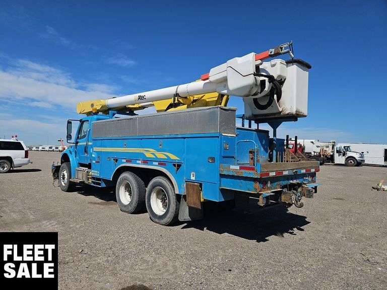 Non-Operable  2015  Freightliner  M2 106  T/A  Bucket Truck