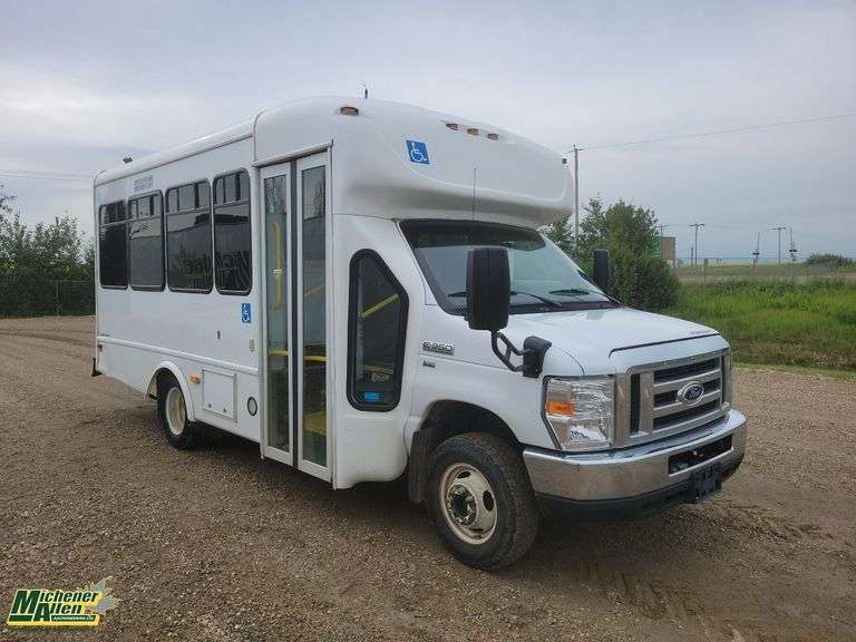 2016  Ford  E-Series  S/A  7  Passenger  Bus