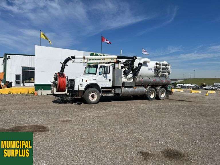 2000  Freightliner  FL80  T/A  Hydro Vac Truck