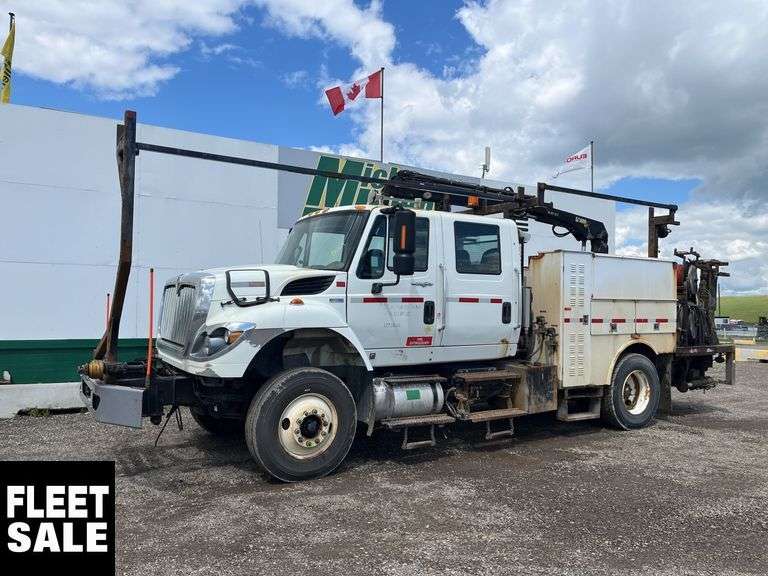 2013  International  WorkStar 7500  4X2 4dr Crew Cab  S/A  Service Truck