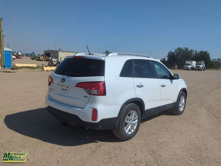2015  Kia  Sorento  AWD LX 4dr SUV