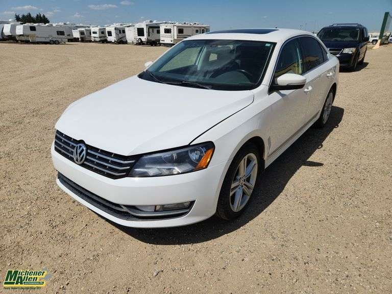 2013  Volkswagen  Passat  TDI SE 4dr Sedan 6A w/ Sunroof and Navigation