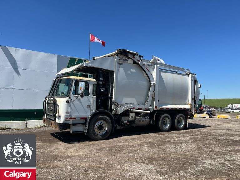 2016  Autocar  Xpeditor  T/A  Refuse Truck