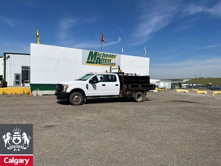 2017  Ford  F-350 Super Duty 4X4  S/A  Deck Truck