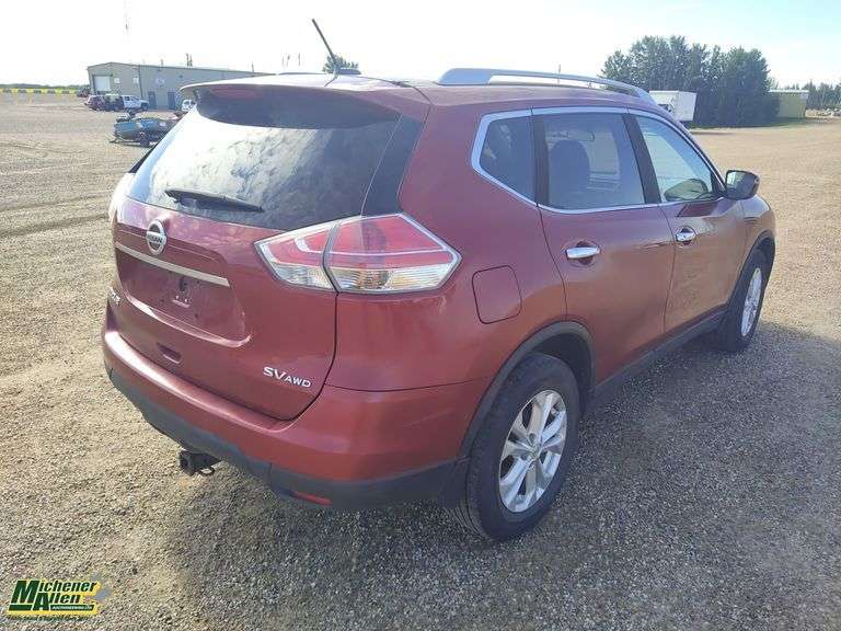 2016  Nissan  Rogue  AWD SV 4dr Crossover